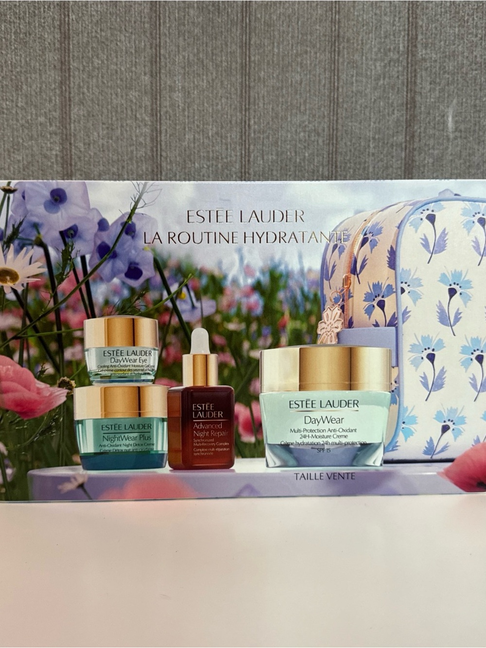 Estee Lauder DayWear Hydration 5pc Set — Full-size DayWear Moisturizer Spf 15